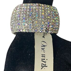 ONE WINK ~ NWT ~ Stretch Rhinestone Bracelet